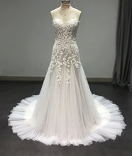 Load image into Gallery viewer, Janice - Sweetheart Lace Trumpet Wedding Dress
