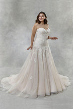 Load image into Gallery viewer, Eleanore - Strapless tulle wedding dress with lace appliques.
