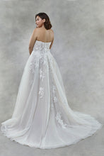 Load image into Gallery viewer, Emersyn - Organza lace A-Line wedding dress
