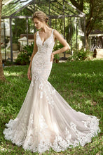 Load image into Gallery viewer, Fatima - Lace and tulle trumpet style wedding dress
